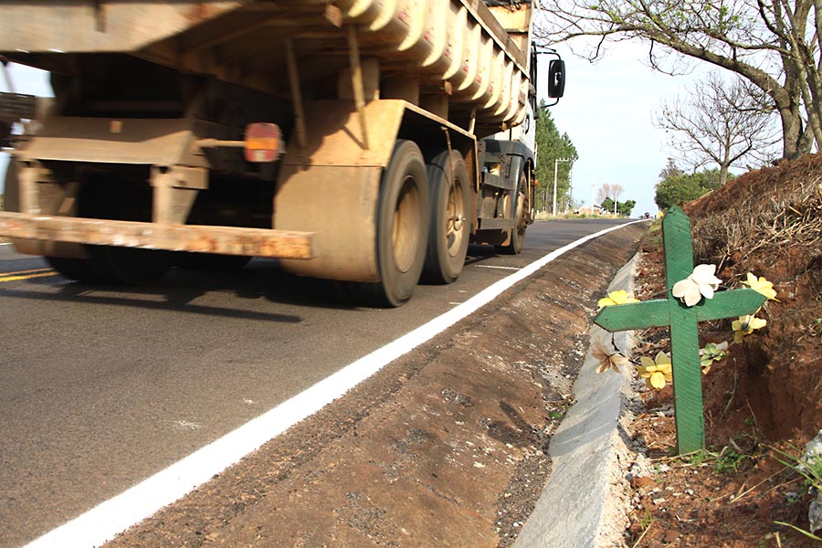 Em apenas 9 km, a PR-082 se transforma na nova rodovia da morte do Noroeste
