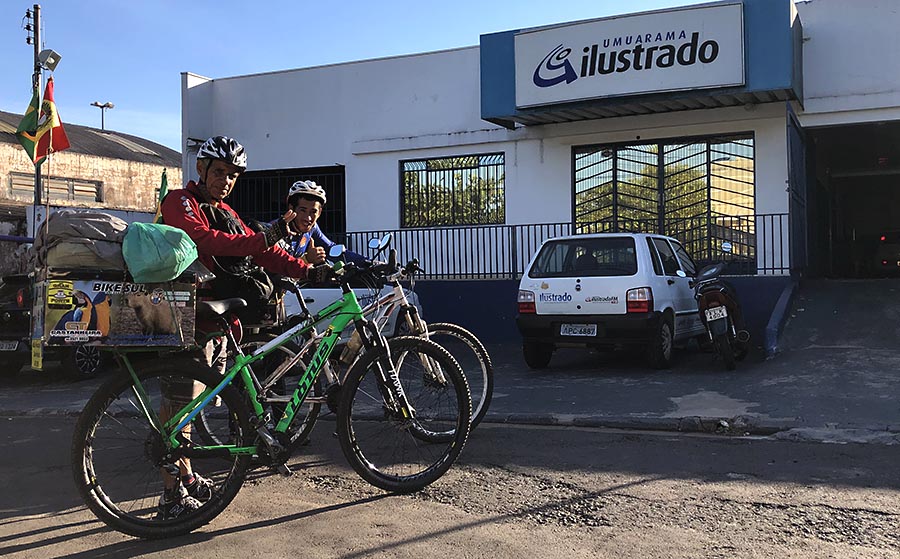 Jornal Ilustrado - Ciclistas chegam em Umuarama e concluem metade do percurso