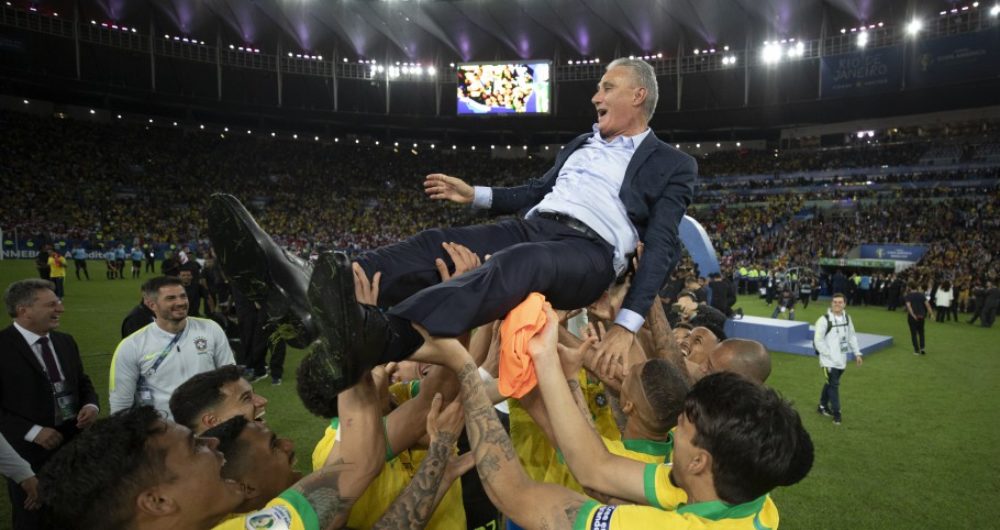 Após título, Tite vai acelerar o processo de renovação da seleção brasileira
