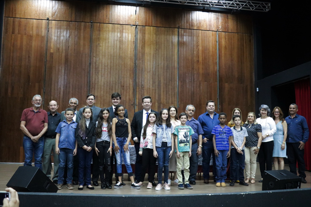 Diplomados em Pérola os novos vereadores  eleitos pelo projeto Parlamento Jovem