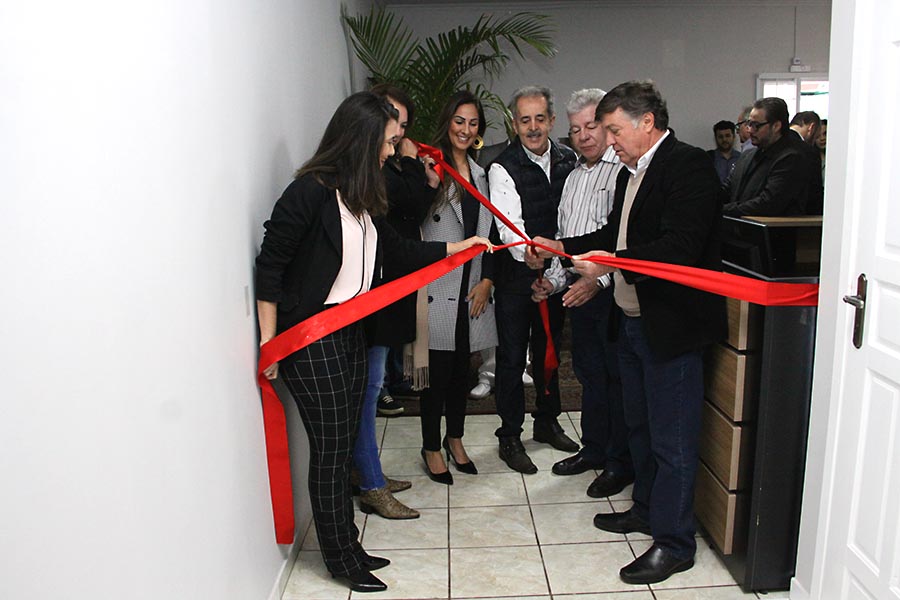 Jornal Ilustrado - Cemil inaugura Centro de Formação Profissional de técnico em enfermagem