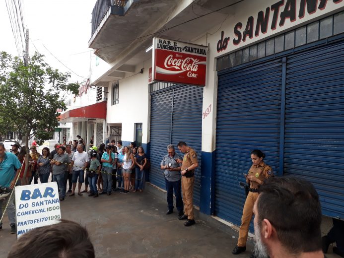 Homem é executado a tiros dentro de lanchonete no centro de Umuarama