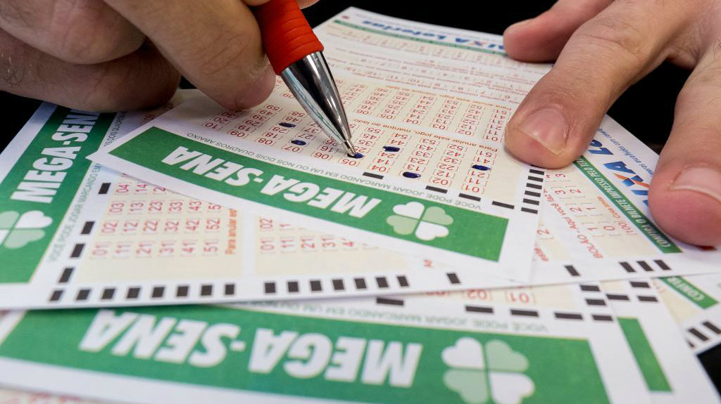Após bolada de R$ 120 mi na Mega-Sena, euforia dá lugar a cadeiras vazias no PT