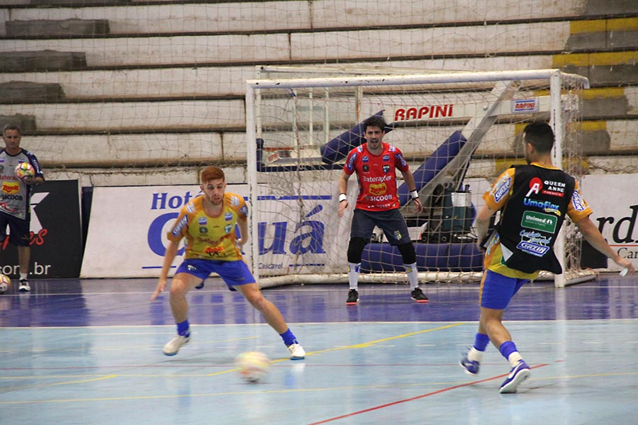 Umuarama Futsal treina forte para pegar  o Foz na semifinal da Chave Ouro