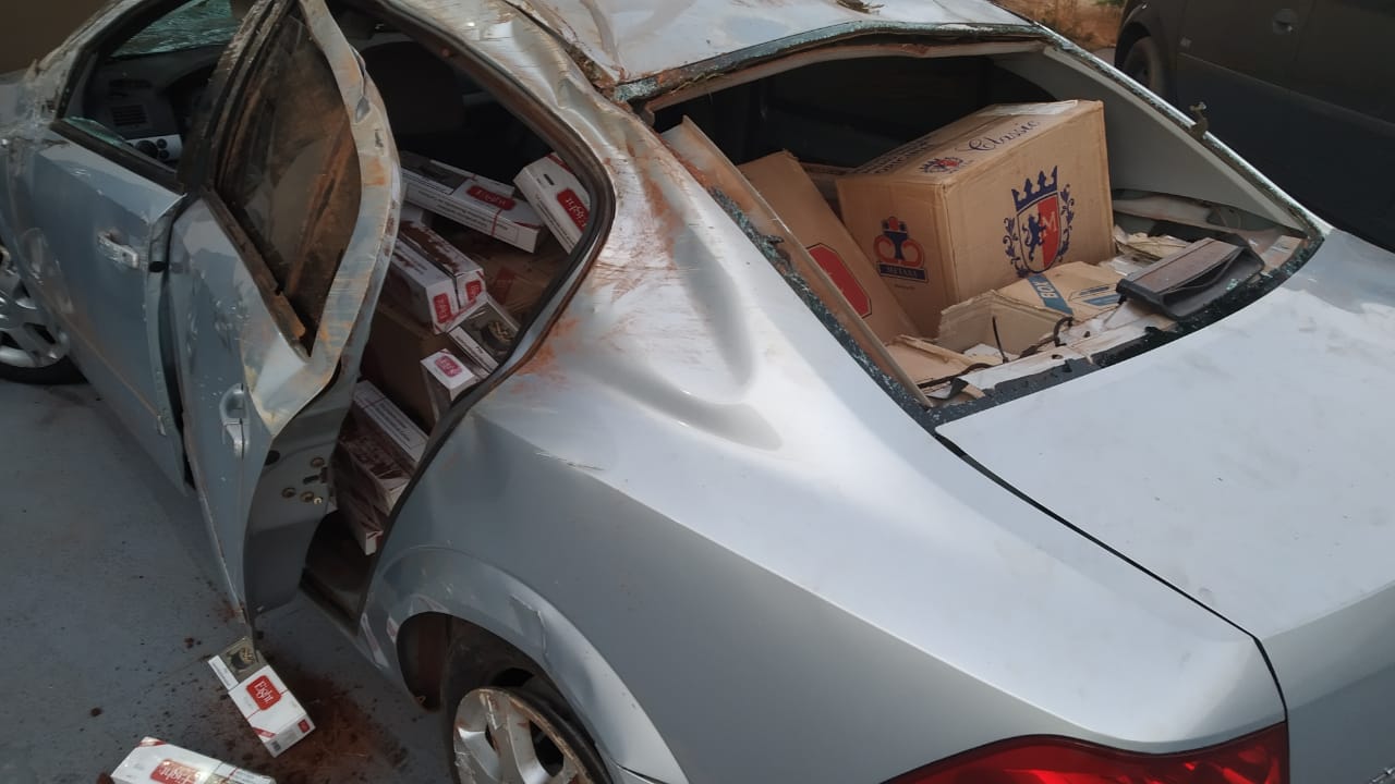 Três carros com cigarros contrabandeados são apreendidos em Tuneiras