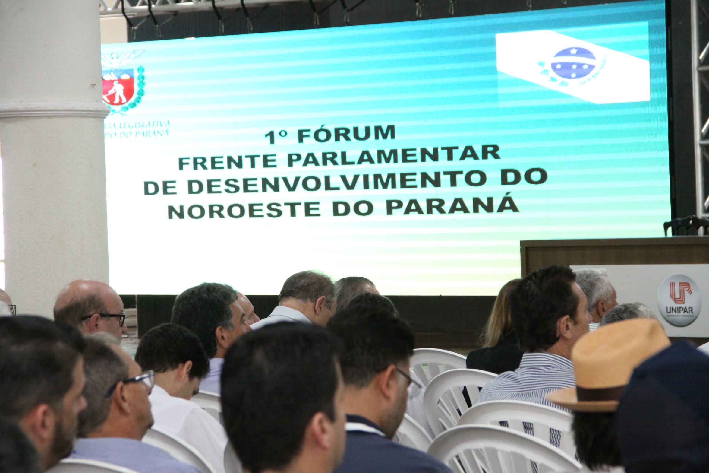 Jornal Ilustrado - Fórum abre discussão sobre formas para promover o crescimento regional
