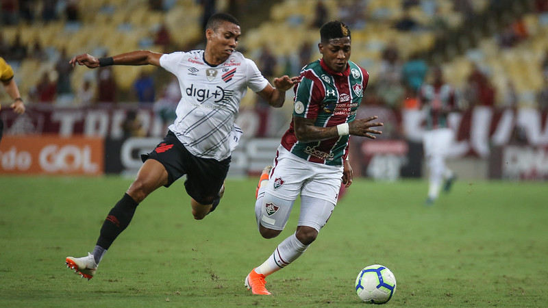 Jornal Ilustrado - Fluminense leva virada do Athletico-PR e perde a primeira com Marcão