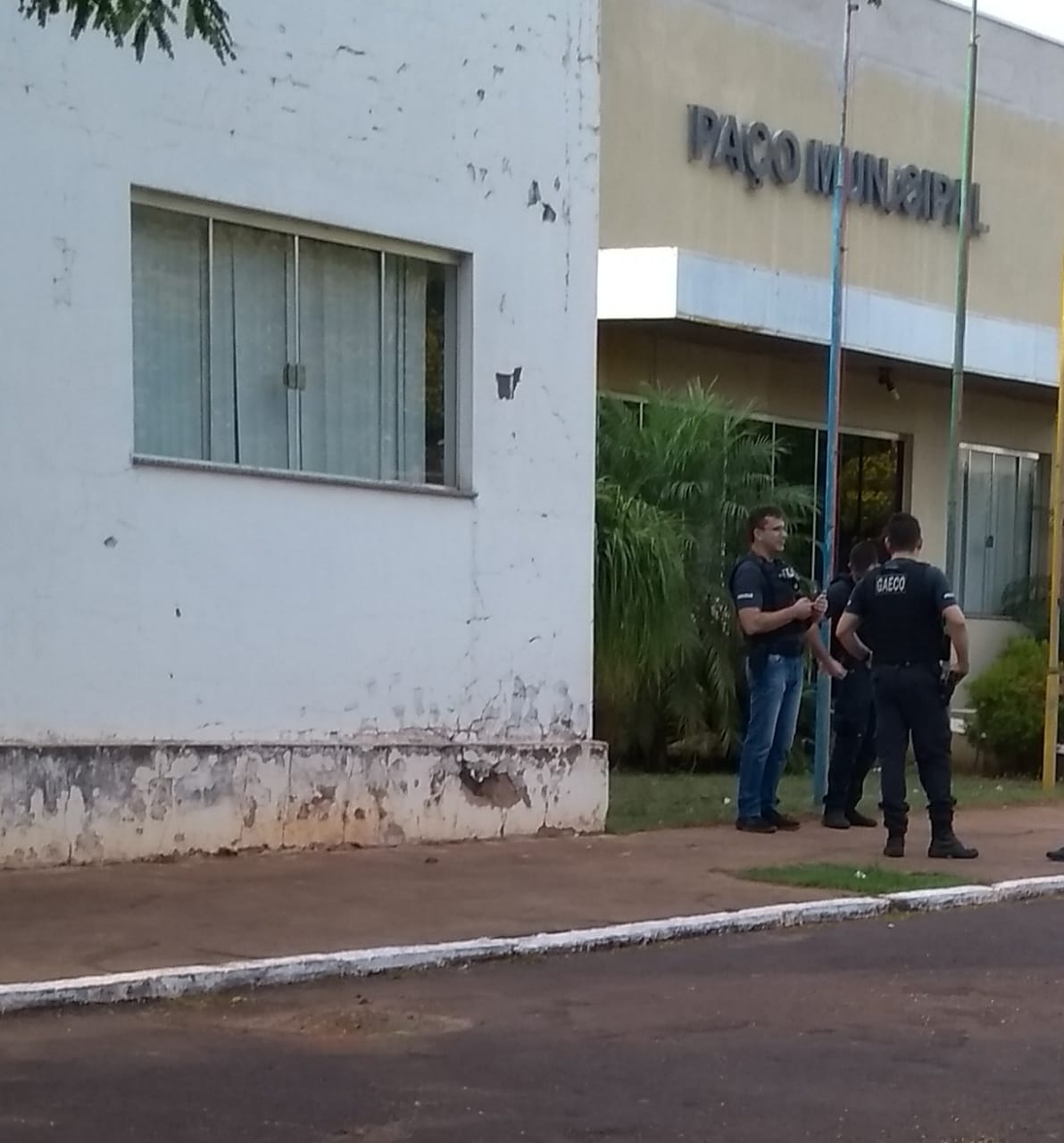 Jornal Ilustrado - Gaeco fecha Prefeitura de Iporã e prende 4 pessoas