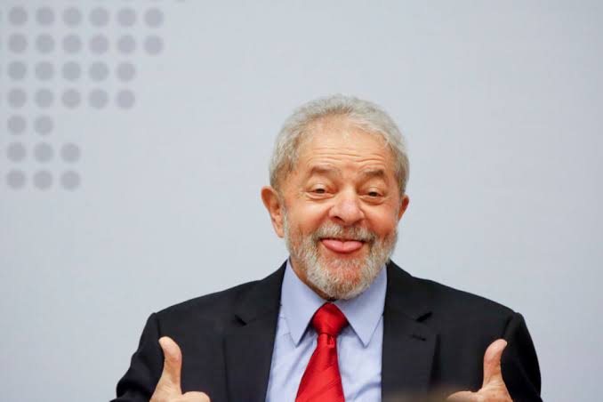 Jornal Ilustrado - Lula é libertado agora da carceragem da PF em Curitiba