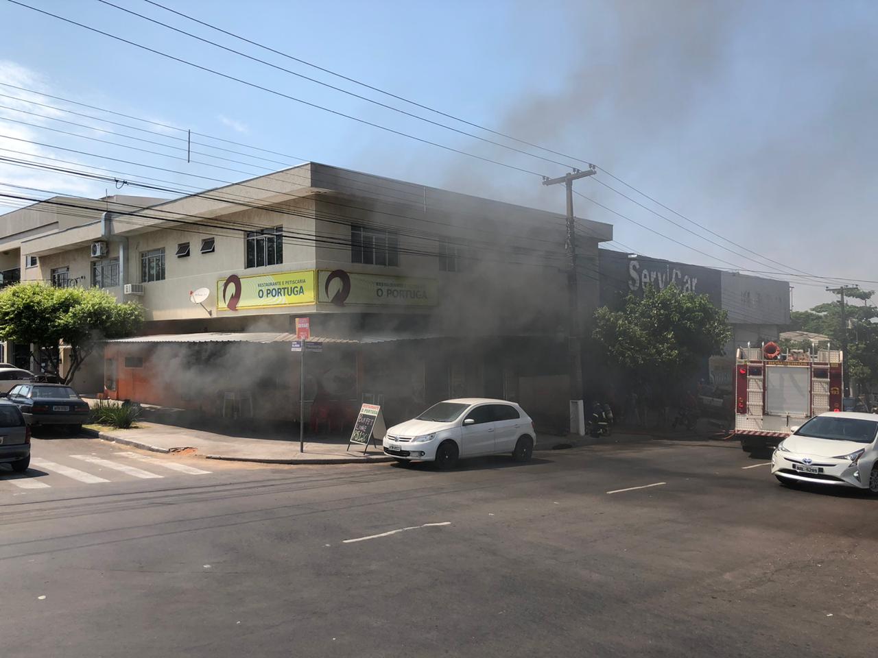 Restaurante na avenida Tiradentes pega  fogo e gera comoção de donos e funcionários