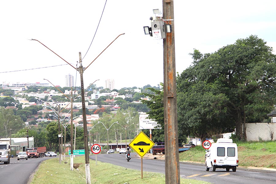 Câmera instalada na PR-323 não é radar fixo, afirma DER