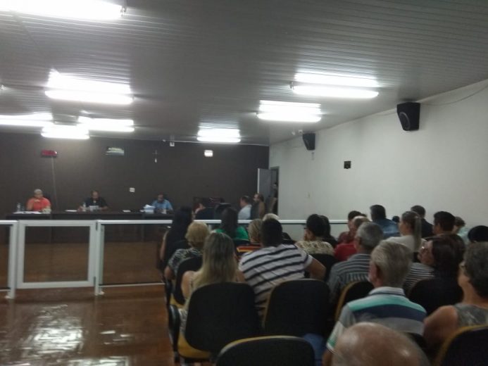 Cassação prefeito Robertinho Iporã protesto na Câmara