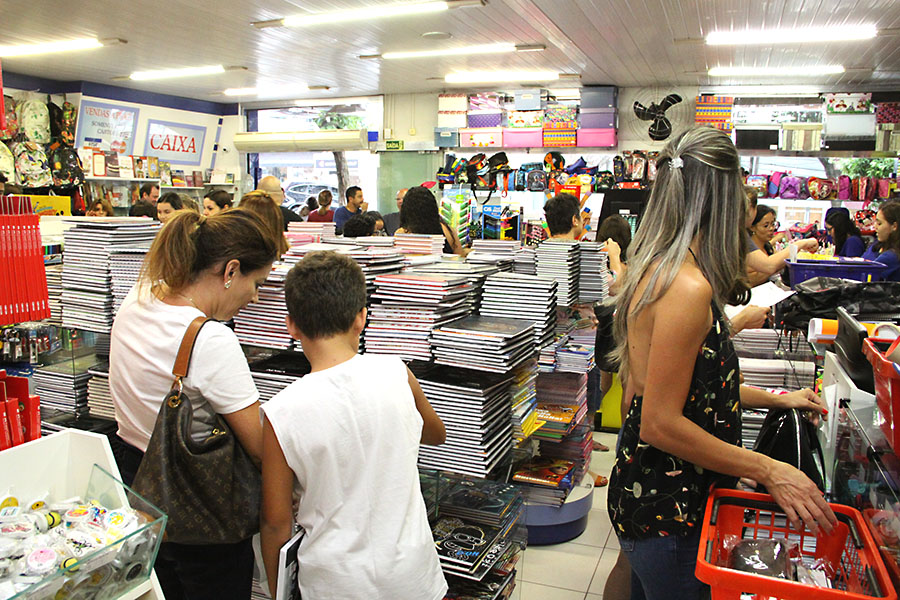 Pesquisa do Procon aponta diferença de 700% em itens da lista de material escolar