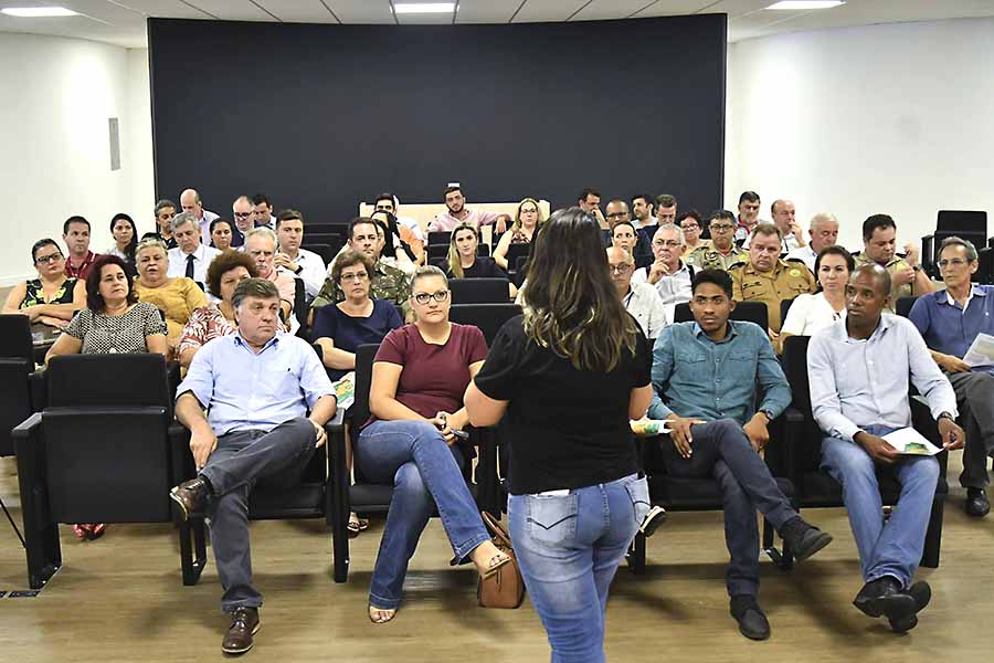 Risco de epidemia reúne lideranças para reforçar estratégias de combate à dengue