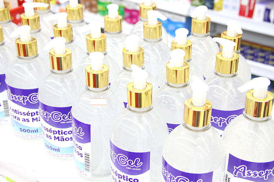 Álcool em gel quase acaba e estabelecimentos que elevam preço em até 70% são notificados