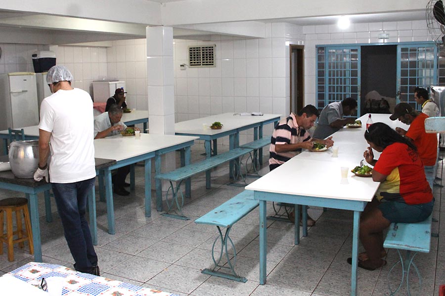 Casa da Sopa e albergue Chico Xavier levam apoio aos moradores de rua na cidade