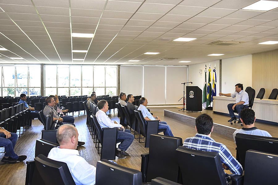 Prefeito e representantes da construção civil discutem coronavírus