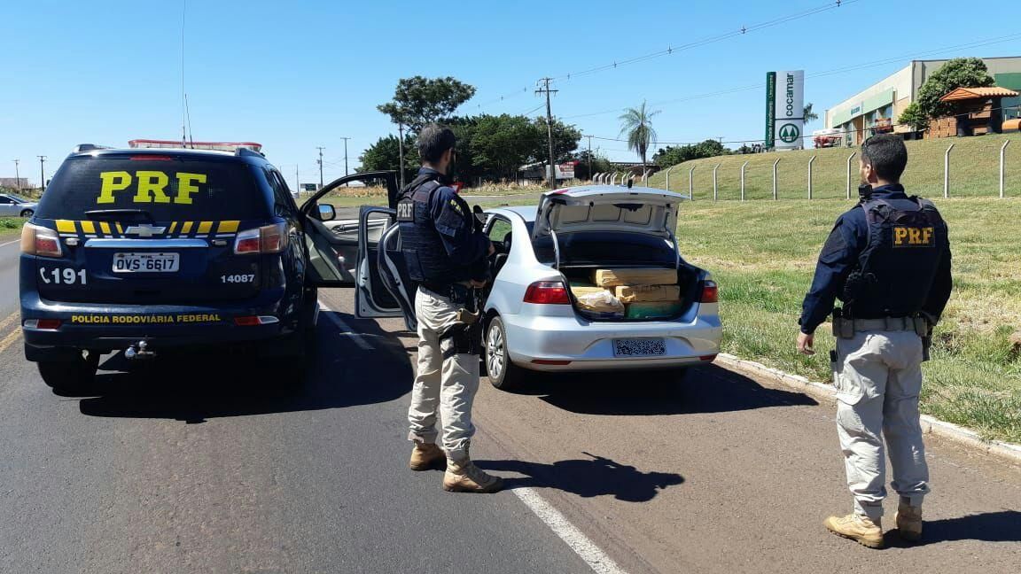 Homem é preso pela PRF com 307 kg de  drogas e carro roubado em Umuarama