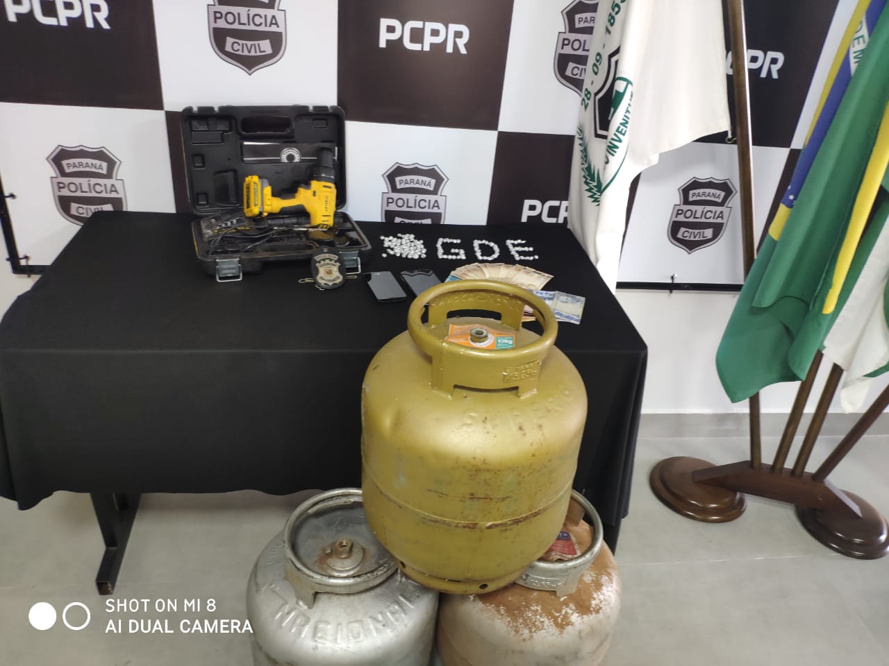 Mulher de traficante é flagrada  com quase 150 pedras de crack