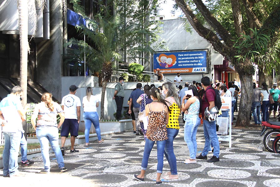 Uso de máscara em locais públicos passa a ser obrigatório em todo o Paraná