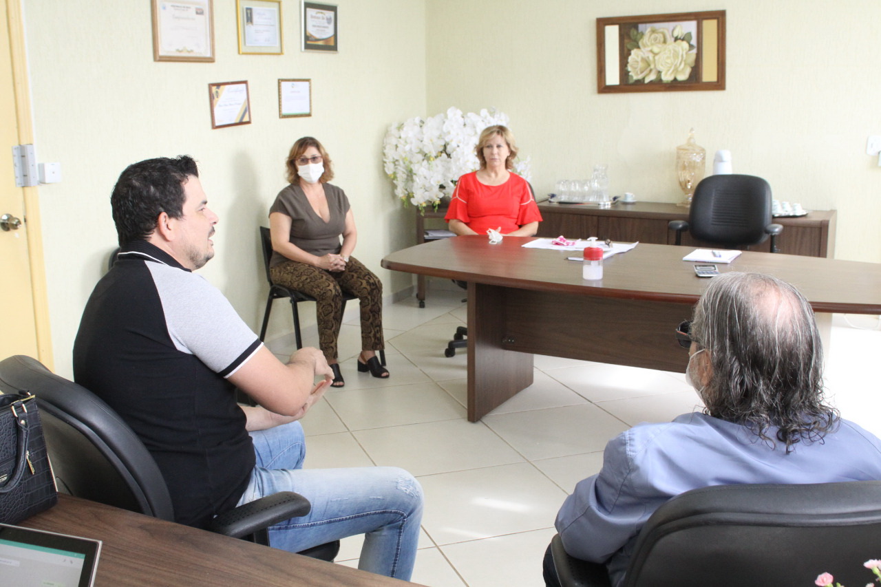 Prefeita envolve toda a comunidade no  combate à Covid-19 em Cruzeiro do Oeste
