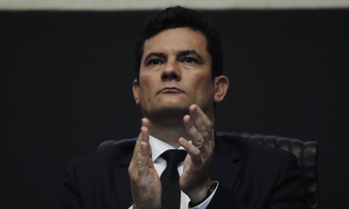 Moro pede demissão do  Ministro da Justiça e Segurança Pública