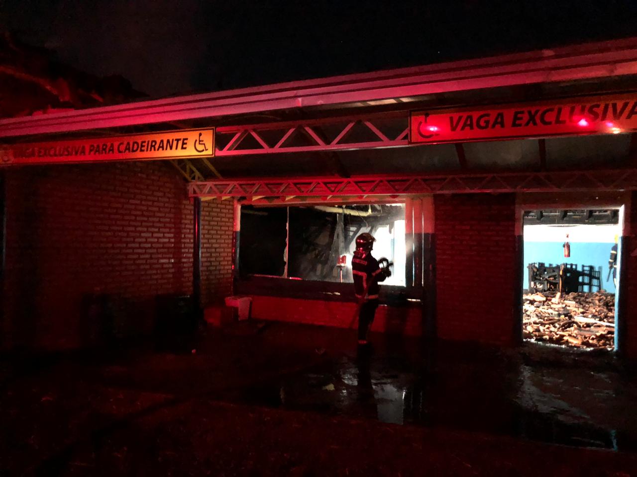 Em Umuarama, pesqueiro pega fogo na madrugada