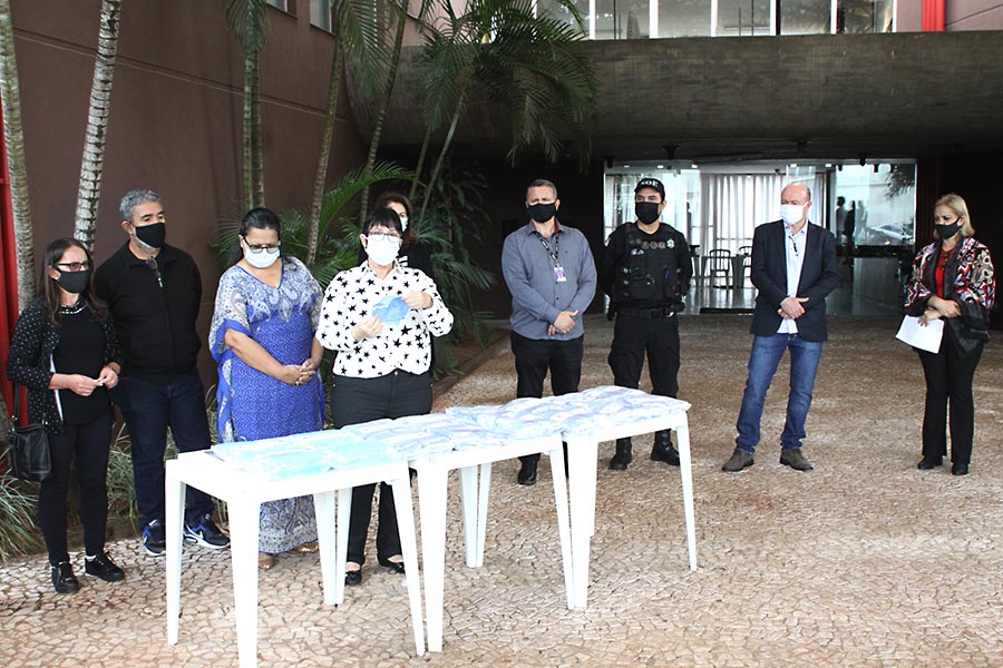 Máscaras são produzidas em ação entre Conselho Municipal de Saúde, empresas e penitenciária