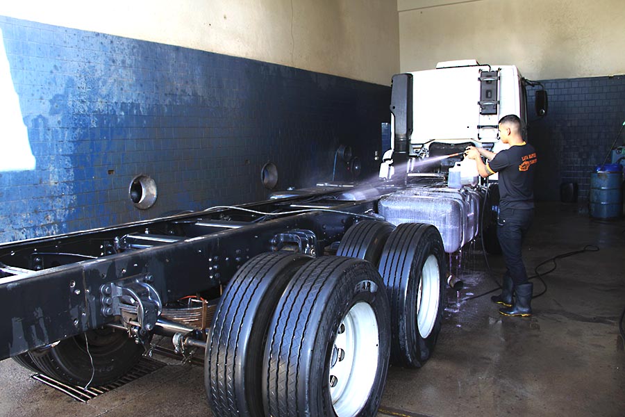 Do caminhão à moto, Lava Rápido Tamoyo oferece serviços especializados