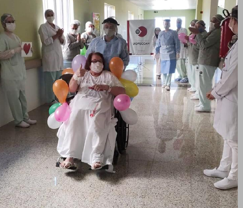 Paciente de Umuarama vence a Covid-19, tem alta é recebe aplausos