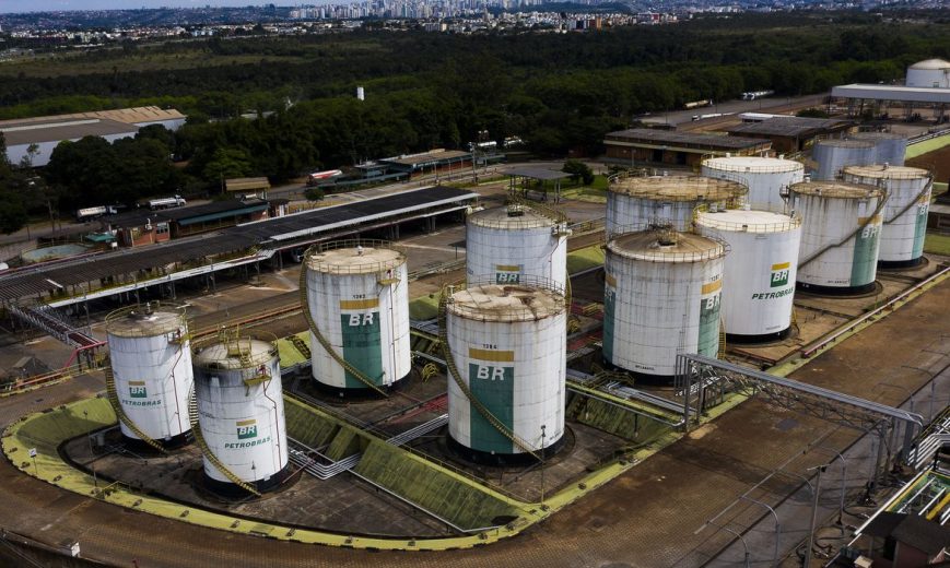Jornal Ilustrado - Preço da gasolina da Petrobras para distribuidoras sobe 12%