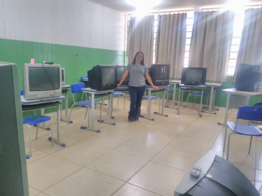 Professores arrecadam televisores para alunos em vulnerabilidade social