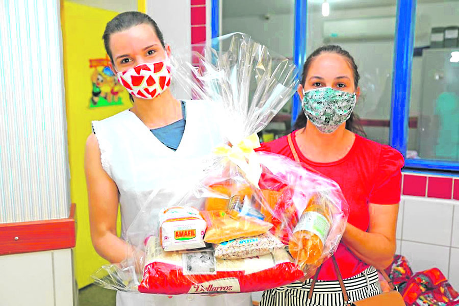Kits de alimentação escolar são distribuídos em Terra Roxa