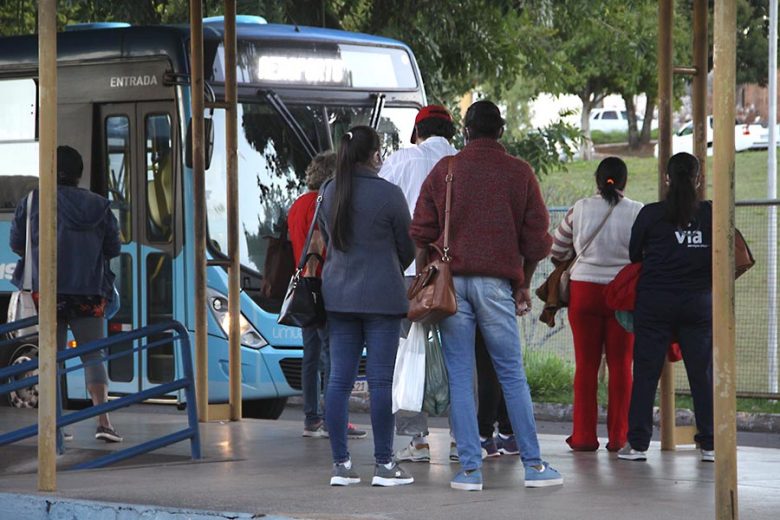 Jornal Ilustrado - Idosos estão liberados para andar de transporte público das 9h às 16h