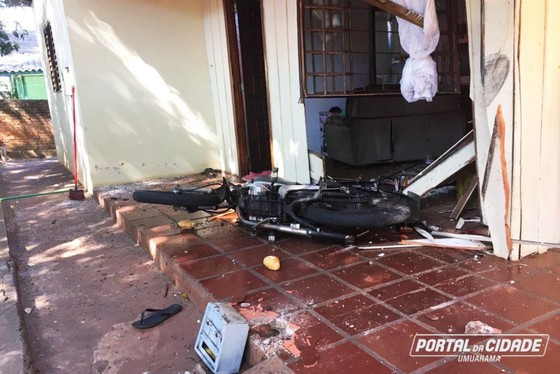 Jornal Ilustrado - Morre motociclista que bateu em muro e invadiu quintal no Jardim Panorama