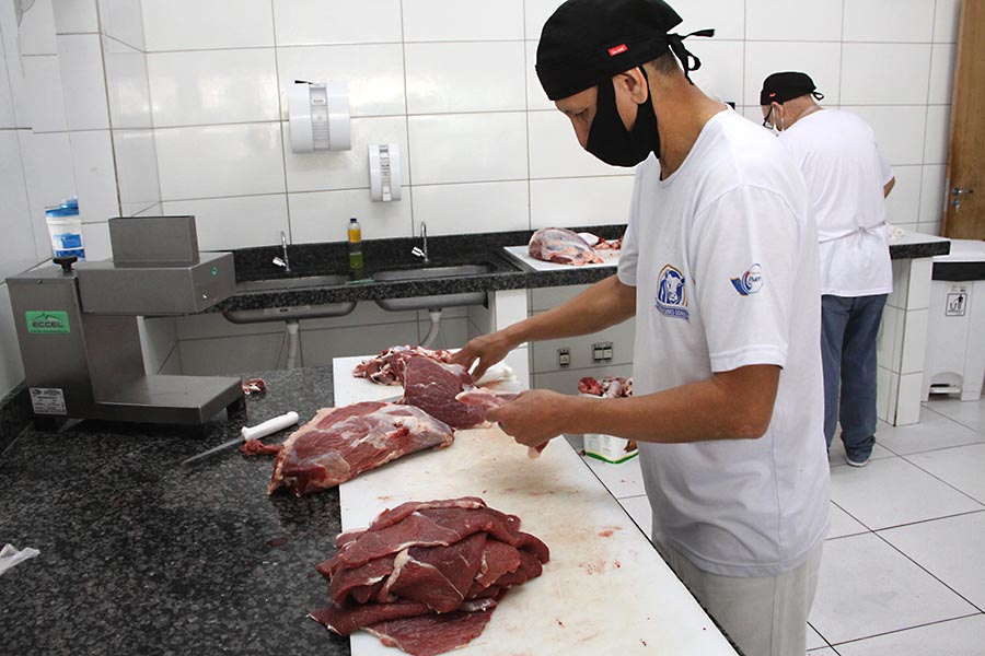 Preço do boi volta a subir e espanta consumidores dos açougues de Umuarama