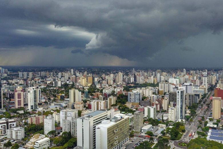 Jornal Ilustrado - Com menor intensidade, novo ciclone se aproxima do Paraná