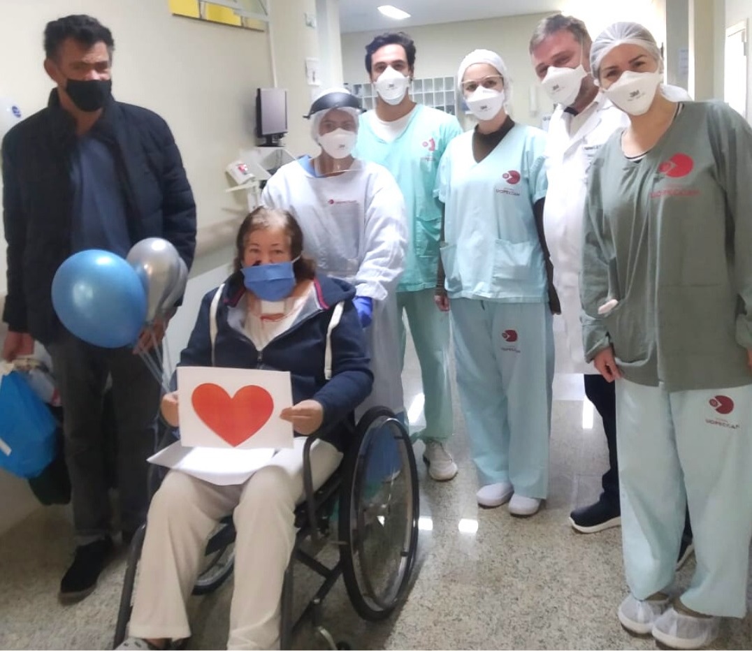 Paciente de 56 anos do Uopeccan de  Umuarama comemora cura da Covid-19
