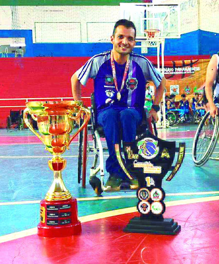Para-atleta busca ajuda para tratamento corretivo nas pernas