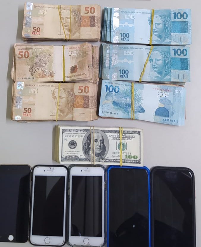 Casal de Umuarama é preso com R$ 145 mil sem origem comprovada