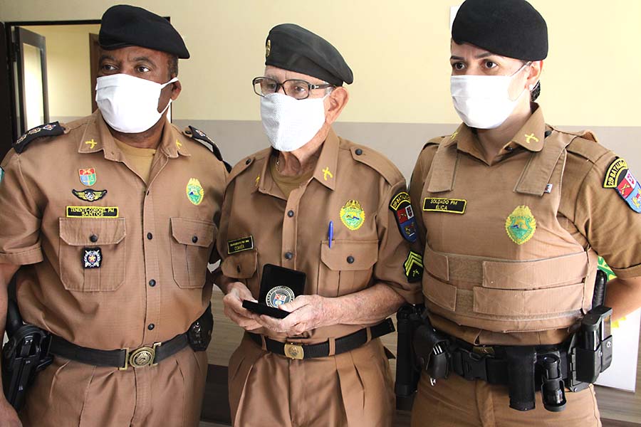 Policial de 90 anos é homenageado pelo 25º BPM