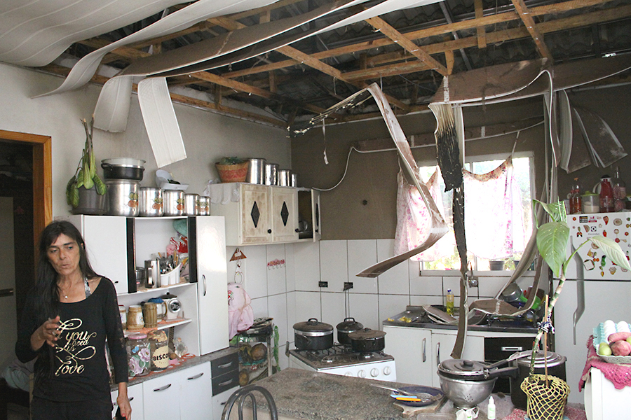 Moradora do Sonho Meu pede ajuda, após ter casa incendiada pelo irmão