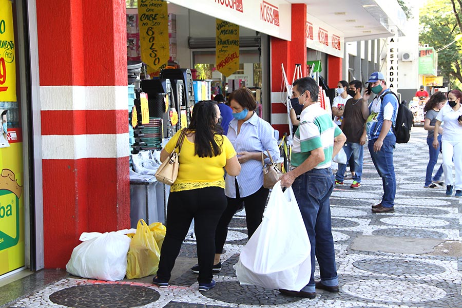 Comércio de Umuarama abre até mais tarde na véspera da Páscoa