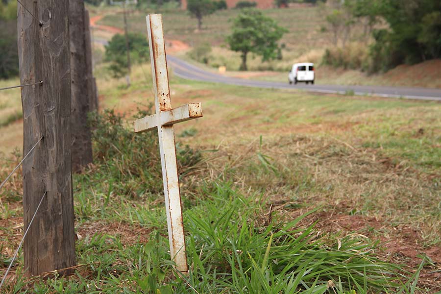 Traçado com curvas acentuadas ajudam a causar acidentes na PR-489