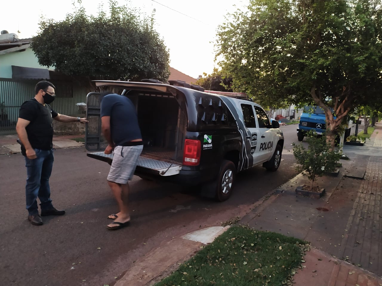Polícia cumpre agora mandados para prender ladrões de carros velhos