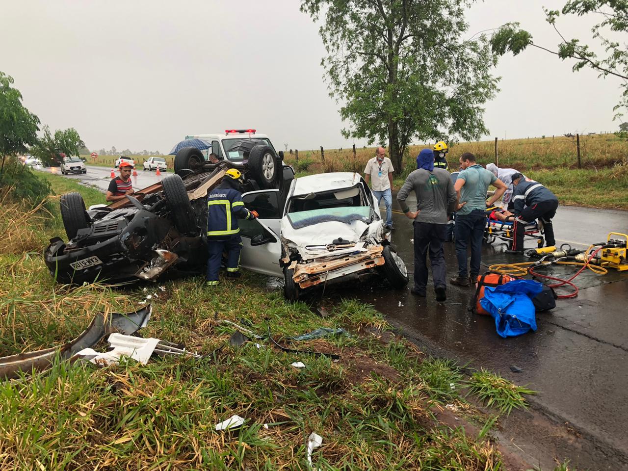 Acidente deixa dois feridos na rodovia entre Umuarama e Maria Helena