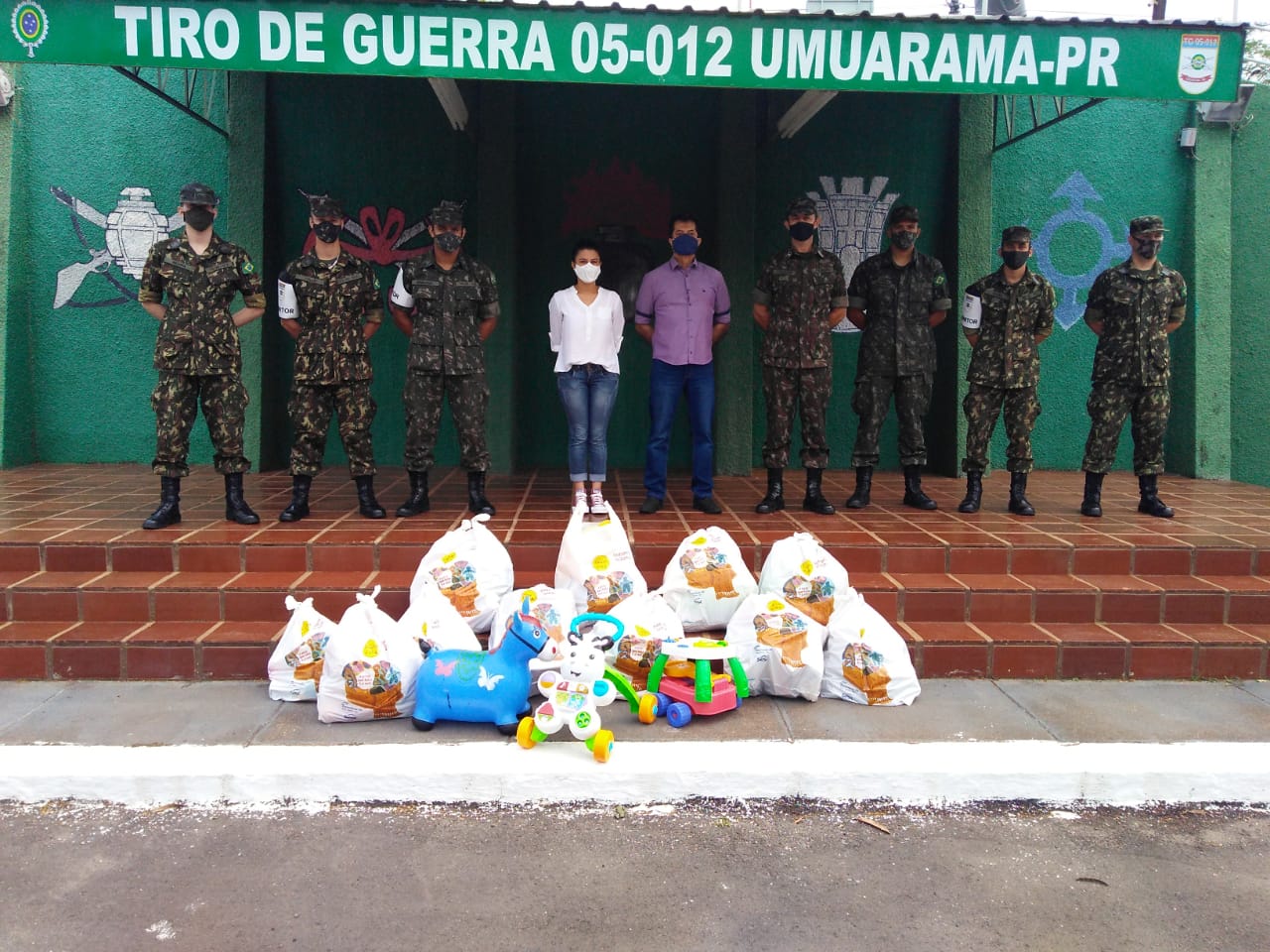 Tiro de Guerra realiza entrega de brinquedos para 289 crianças