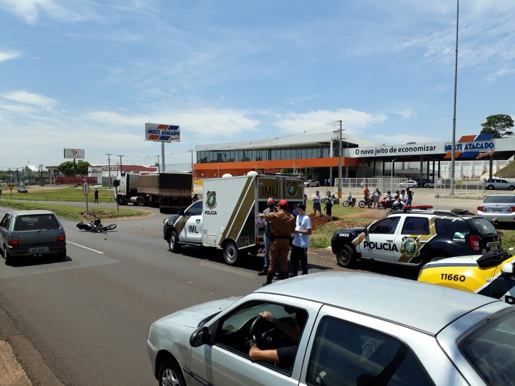 Motoqueiro morre em colisão com carreta na PR-323 em Umuarama