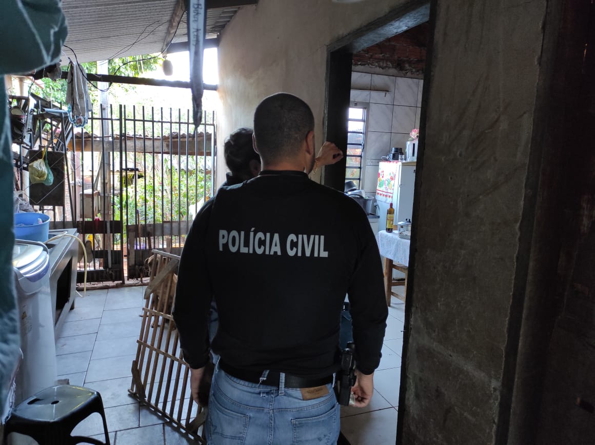 Polícia apreende quase R$ 9 mil durante investigação de morte na praça dos Xetás