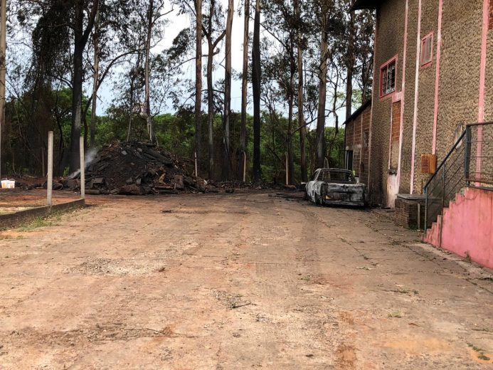 Jornal Ilustrado - Prejuízo com incêndio em empresas na PR-323 pode passar de R$ 100 mil